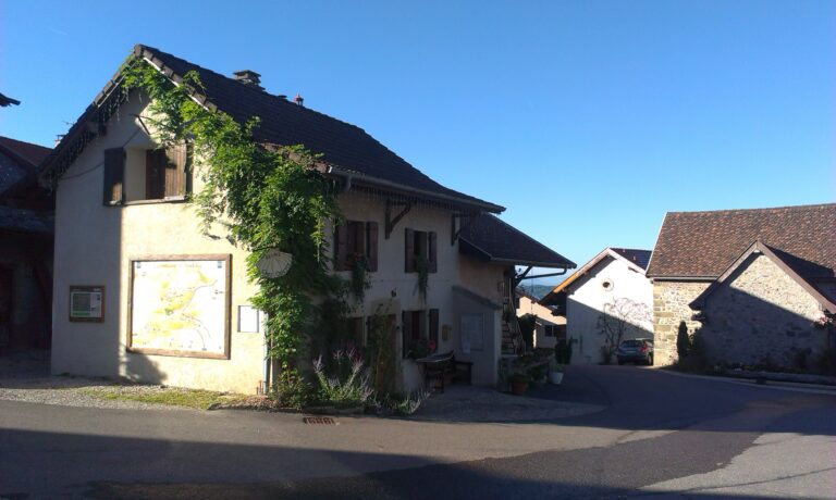 Gite na Svatojakubské cestě v Charly